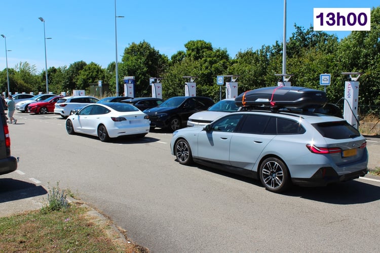 Stations Tesla et Ionity à l'aire de la Vendée (A83)