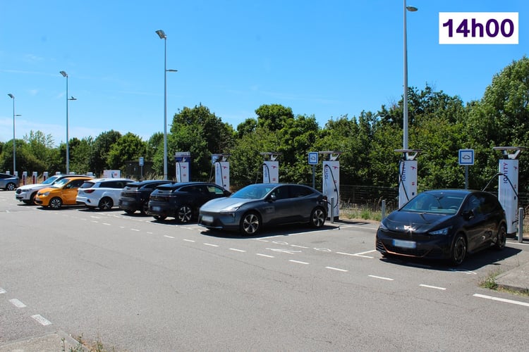 Stations Tesla et Ionity à l'aire de la Vendée (A83)