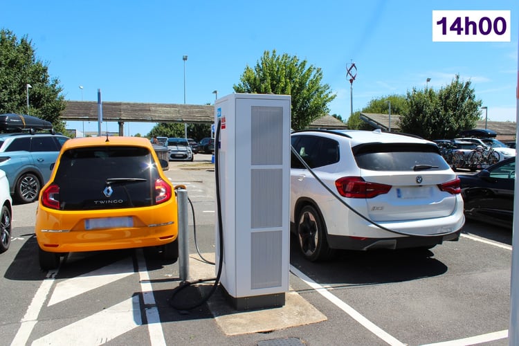 Stations Tesla et Ionity à l'aire de la Vendée (A83)