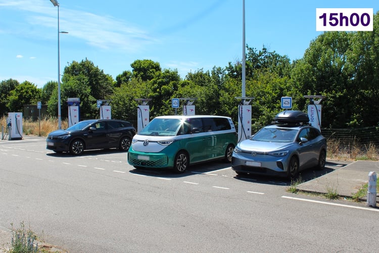Stations Tesla et Ionity à l'aire de la Vendée (A83)