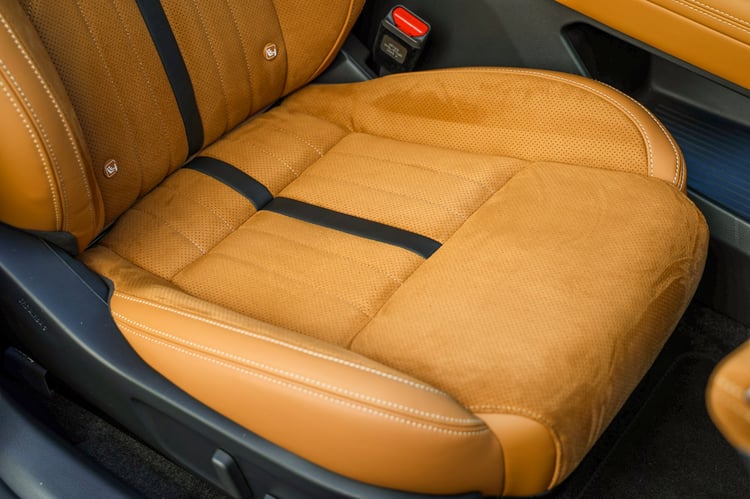 À bord de la berline électrique