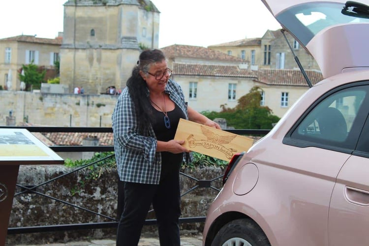 Nicole Tapon et sa Fiat 500e