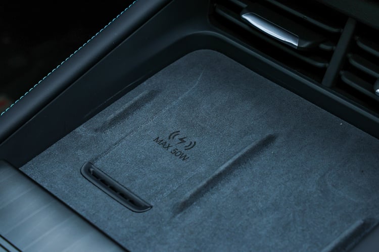 À bord du break hybride rechargeable