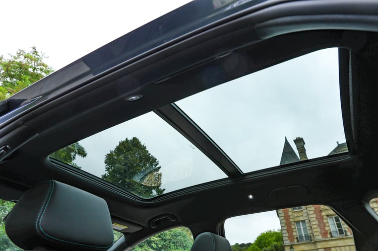 À bord du break hybride rechargeable