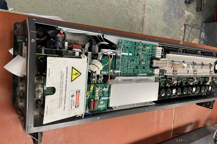 Panne électronique sur Tesla Roadster