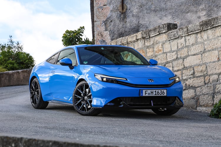 Performances du coupé sport hybride