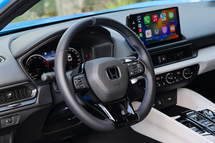 À bord du coupé sport hybride