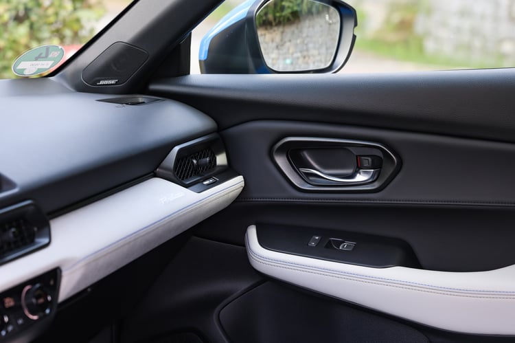 À bord du coupé sport hybride