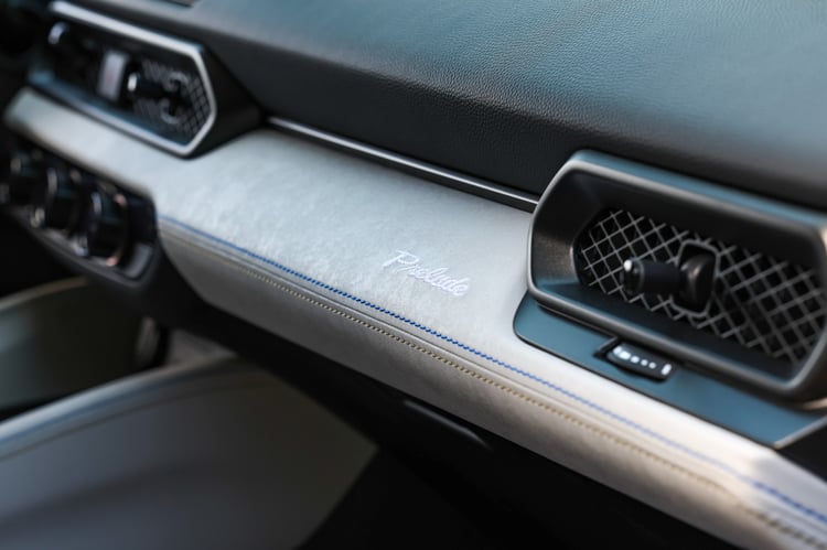 À bord du coupé sport hybride