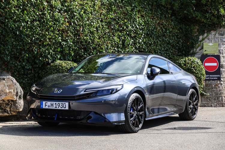 Performances du coupé sport hybride