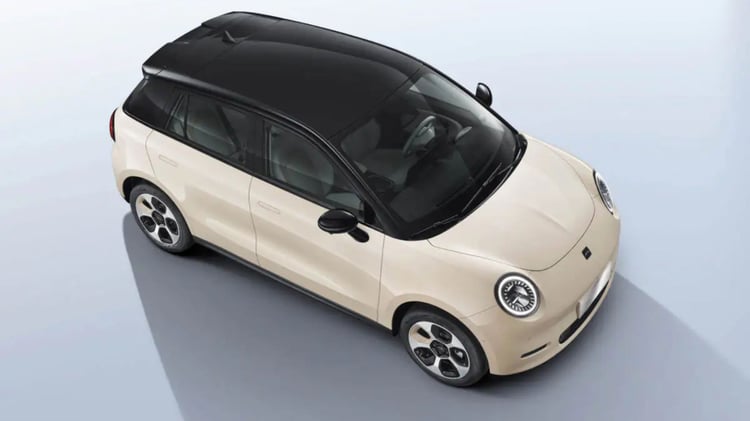 Vue trois quarts avant de la JAC E30X électrique