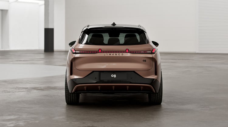 Vue arrière du SUV Lynk & Co 08 hybride rechargeable