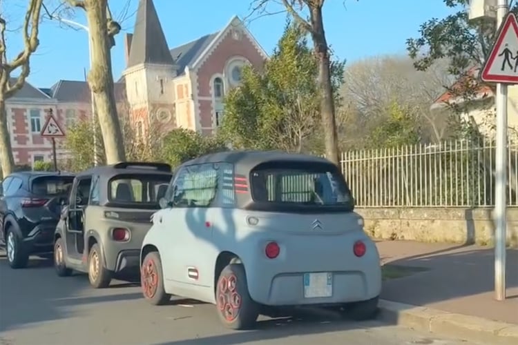 Citroën Ami et Ami Buggy près d'un lycée à Arcachon