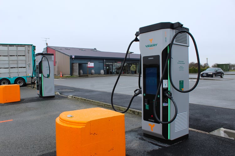 Station de recharge PL Yaway à Etrelles