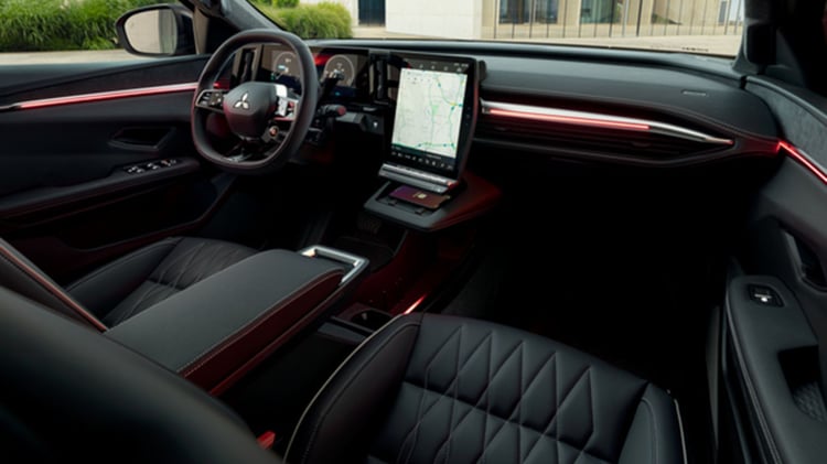 Planche de bord du Mitsubishi Eclipse Cross électrique avec écran central tactile de 12 pouces