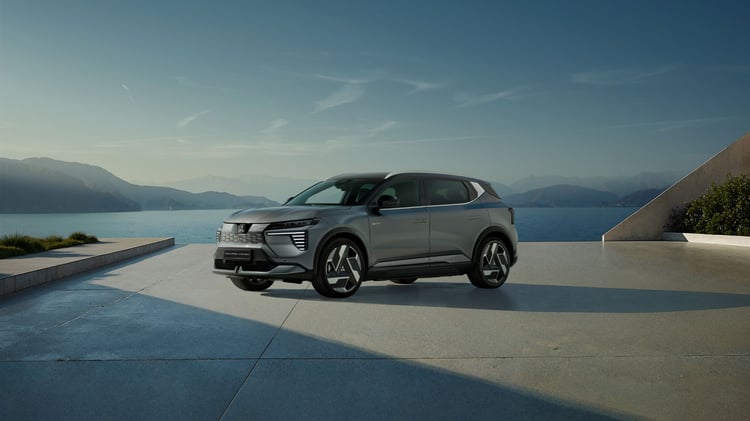 Vue trois quarts avant du Mitsubishi Eclipse Cross électrique sur jantes de 19 ou 20 pouces