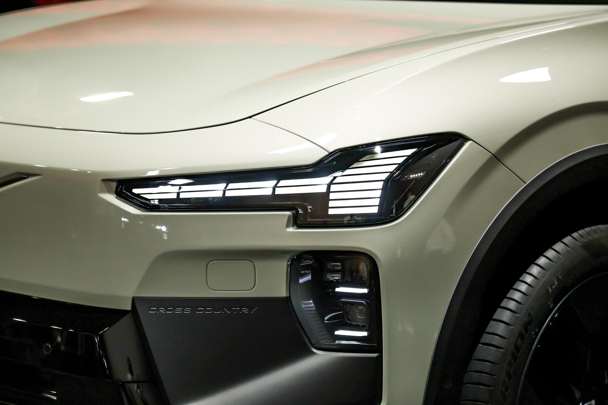 Volvo EX60 Cross Country