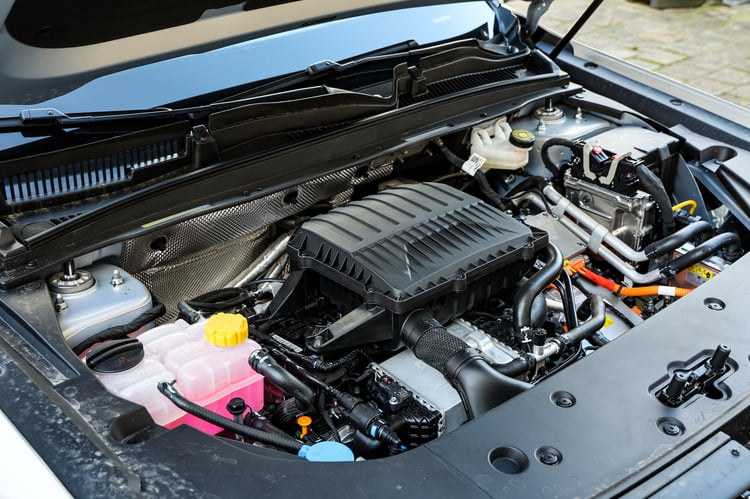 Moteur électrique de 204 ch / 310 Nm. Puissance totale : 279 ch / 365 Nm