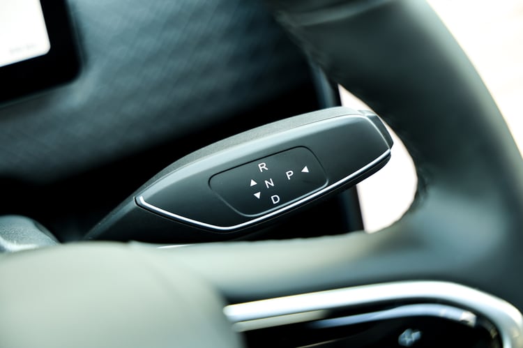 Commande de boîte derrière le volant