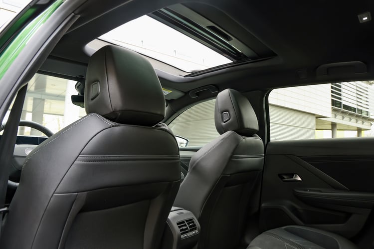 Toujours pas d'intérieur clair pour l'Opel Astra