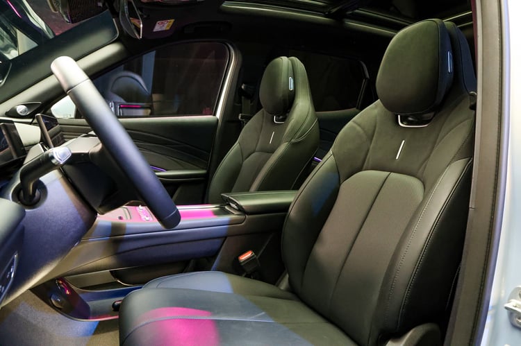 Un intérieur confortable et soigné pour le crossover PHEV
