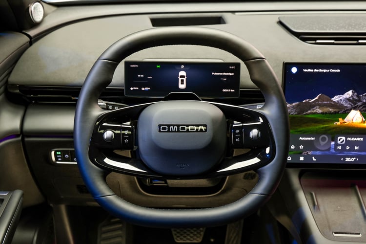 Derrière le volant de l'Omoda 7 SHS-P