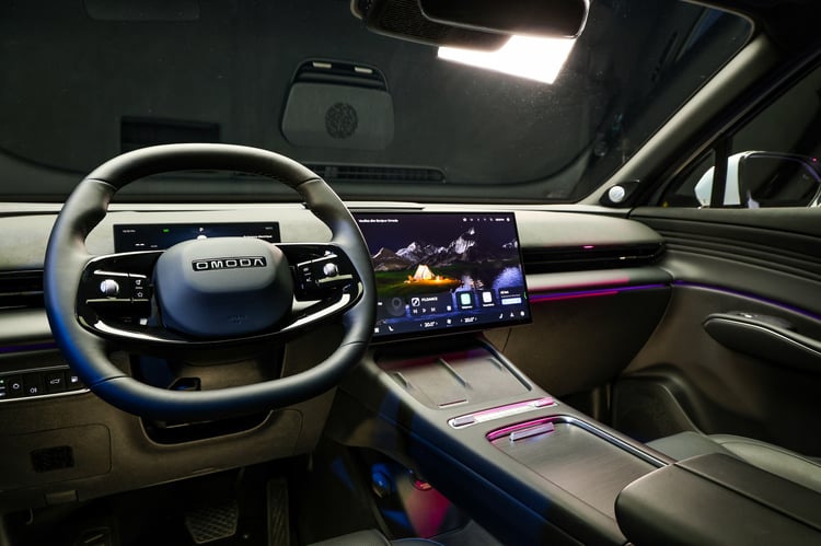 Écran central au milieu...