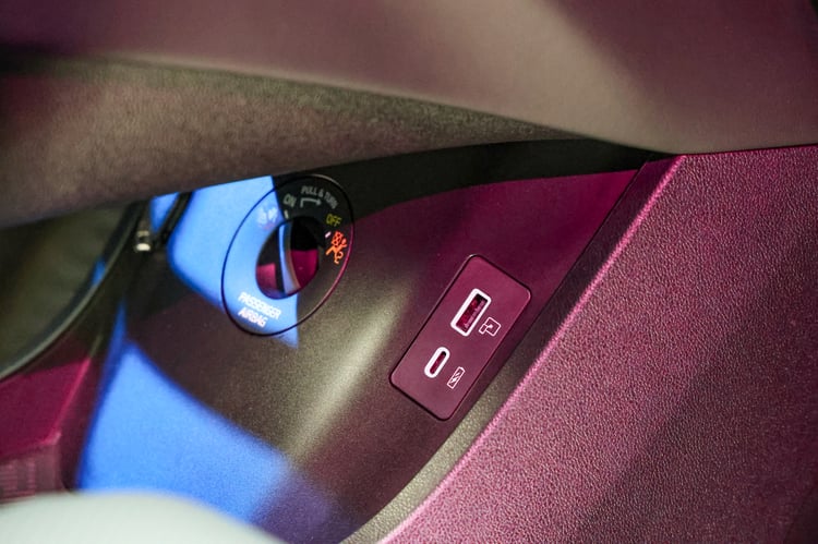 Console centrale flottante très complète