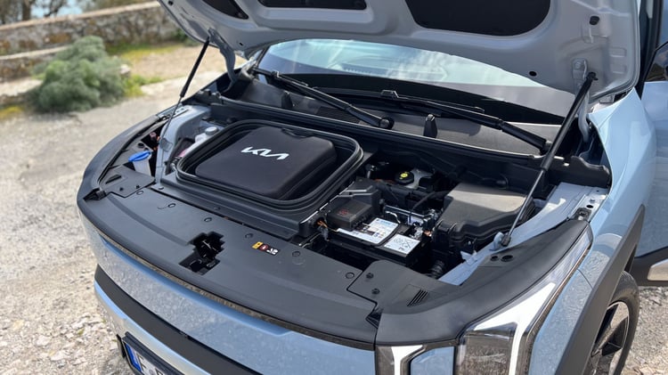 Petit coffre avant (frunk) de la Kia EV2