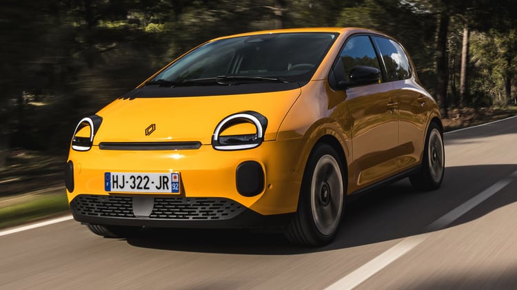 Renault Twingo E-Tech en circulation sur route