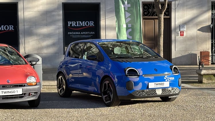 Renault Twingo E-Tech électrique bleu version société EDF 2 places