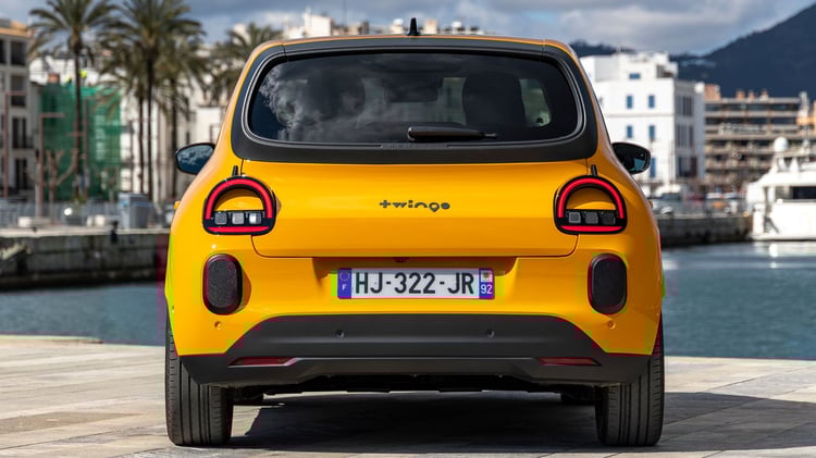 Arrière Renault Twingo électrique jaune signature lumineuse feux demi-cercle