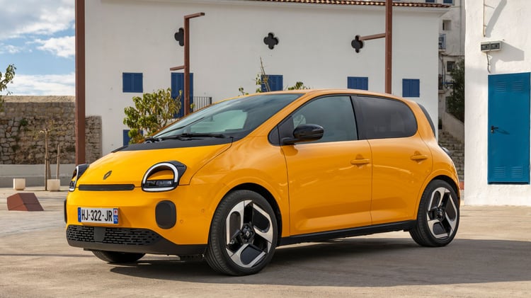 Renault Twingo électrique jaune vue trois quarts avant jantes alliage