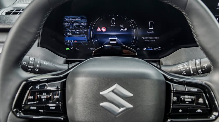 écran instrumentation Suzuki Vitara électrique affichage numérique