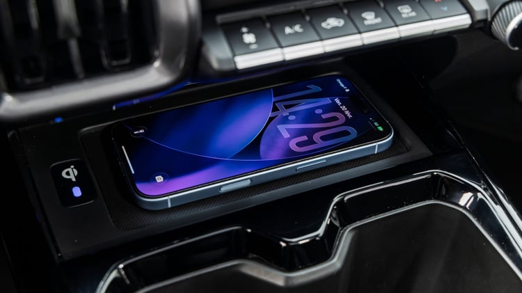 recharge induction smartphone Suzuki Vitara électrique