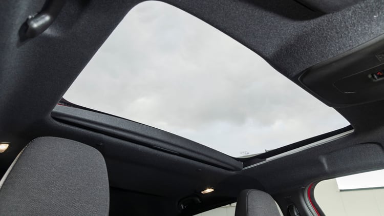 toit panoramique ouvrant Suzuki Vitara électrique habitacle