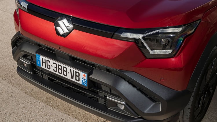 face avant Suzuki Vitara électrique projecteur LED