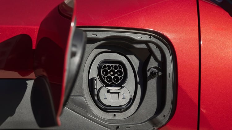 prise recharge Suzuki e Vitara type 2 CCS trappe ouverte