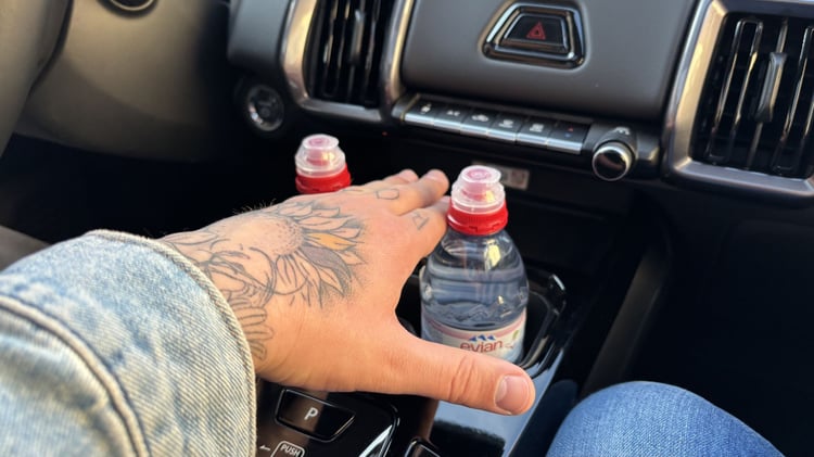 chargeur induction Suzuki Vitara électrique difficile accès