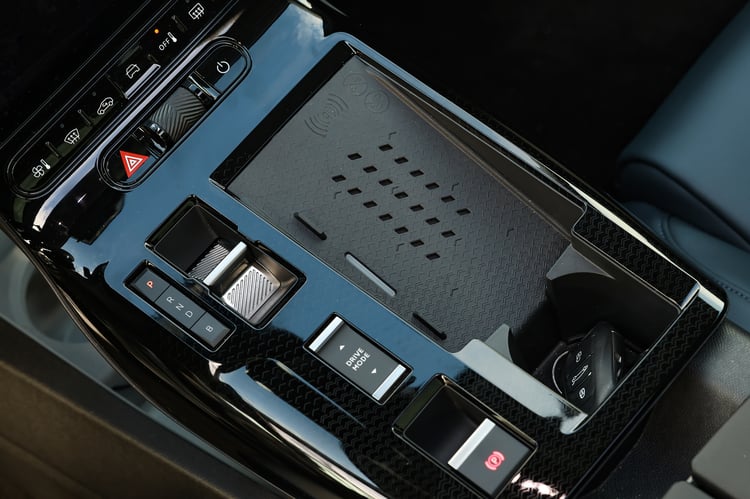 Commande de boîte et chargeur à induction ventilé