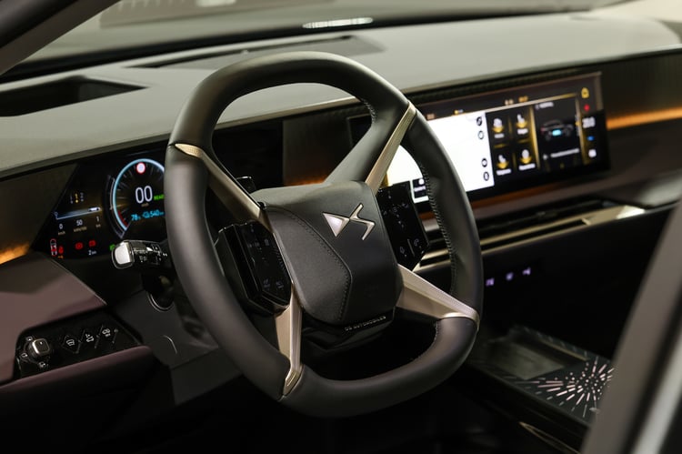 À bord du DS N°7 E-Tense