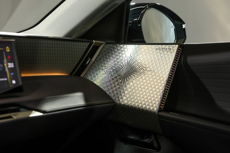 Découpe laser des grilles de haut-parleurs Focal