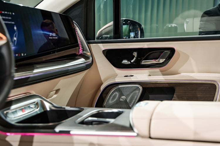 Système audio Burmester 3D, ambiances lumineuses raffinées