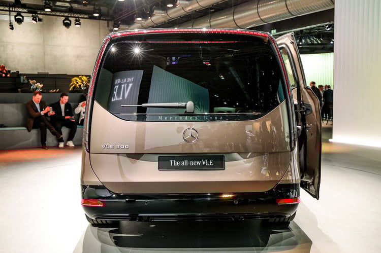 Longue signature lumineuse pour l'arrière