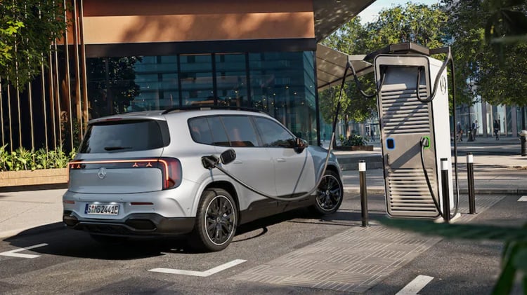 Le mode de charge rapide permet de recharger jusqu’à 260 km en seulement 10 minutes.