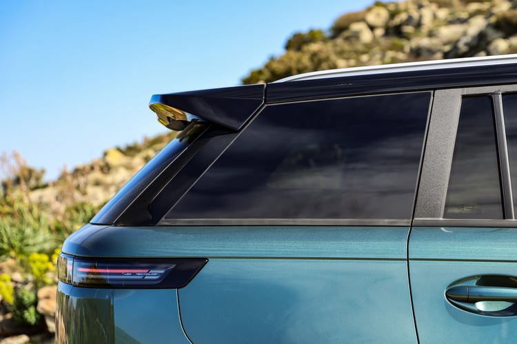 Un vitrage plus tranché sur l'arrière