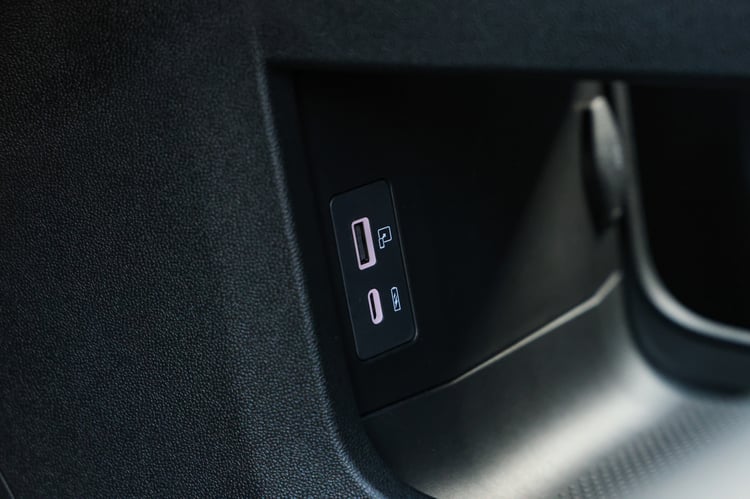 Ports USB sous la console centrale