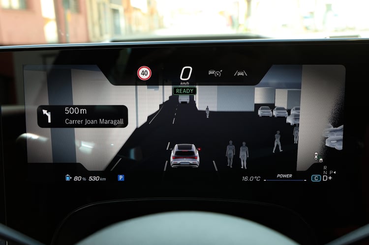 Pas moins de 27 capteurs et caméras autour du véhicule