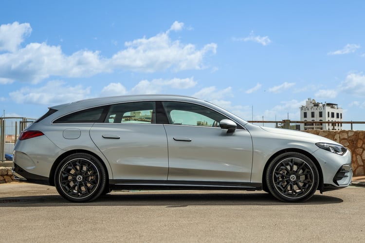 Presque aussi longue qu'une Classe C Break !