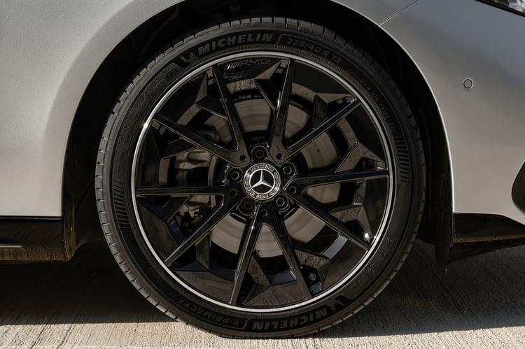 Je préfère plutôt les jantes couleur alu, et vous ?